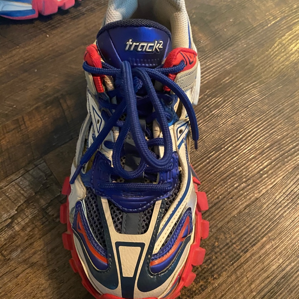 Track 2 - Picture 2 of 4